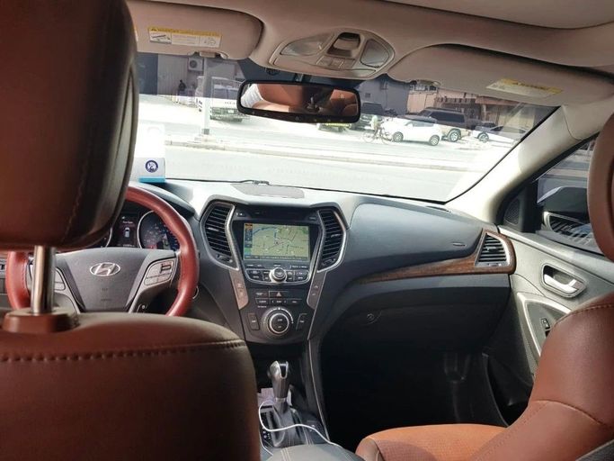 Подержанный Hyundai Santa Fe III, 2.4 л, 2015 в Шардже от Titanium Used Cars Белый цвет. Американская | AUTO.AE