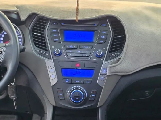 Подержанный Hyundai Santa Fe III, 3.3 л, 2014 в Шардже от Al Sayed Ezzat Khamis Серебристый цвет. Other | AUTO.AE