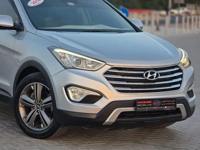 Подержанный Hyundai Santa Fe III, 3.3 л, 2014 в Шардже от Al Sayed Ezzat Khamis Серебристый цвет. Other | AUTO.AE