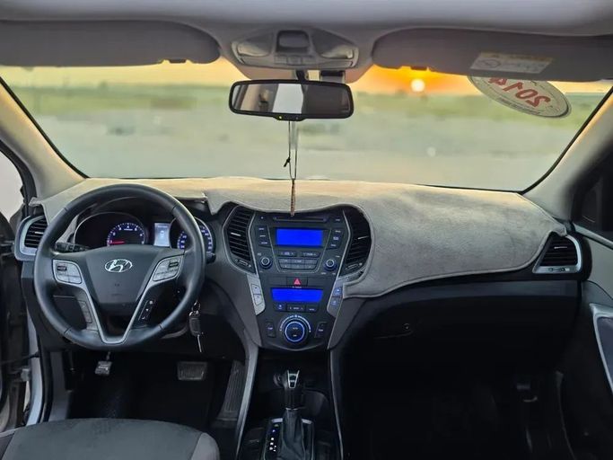 Подержанный Hyundai Santa Fe III, 3.3 л, 2014 в Шардже от Al Sayed Ezzat Khamis Серебристый цвет. Other | AUTO.AE