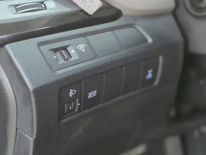 Подержанный Hyundai Santa Fe III, 3.3 л, 2014 в Шардже от Al Sayed Ezzat Khamis Серебристый цвет. Other | AUTO.AE