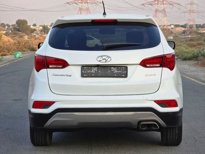 Подержанный Hyundai Santa Fe III Рестайлинг, 2.4 л, 2018 в Шардже от Al Jana Used Cars Белый цвет. Американская | AUTO.AE