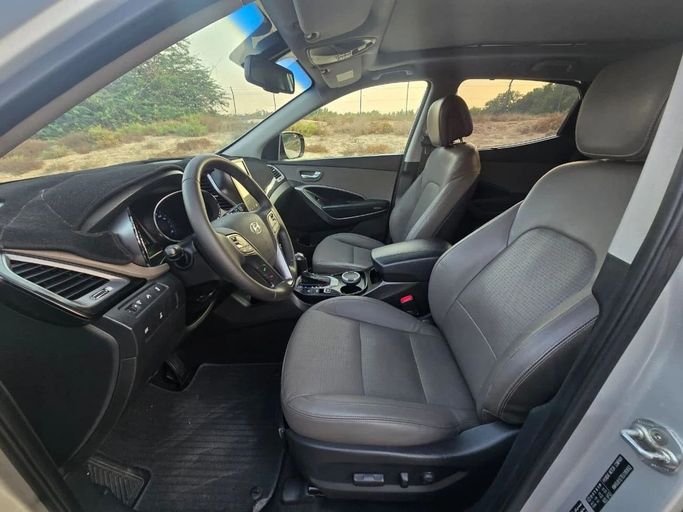 Подержанный Hyundai Santa Fe III, 3.3 л, 2014 в Шардже от Al Jana Used Cars Серебристый цвет. GCC | AUTO.AE