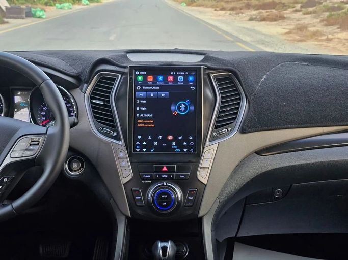 Подержанный Hyundai Santa Fe III, 3.3 л, 2014 в Шардже от Al Jana Used Cars Серебристый цвет. GCC | AUTO.AE