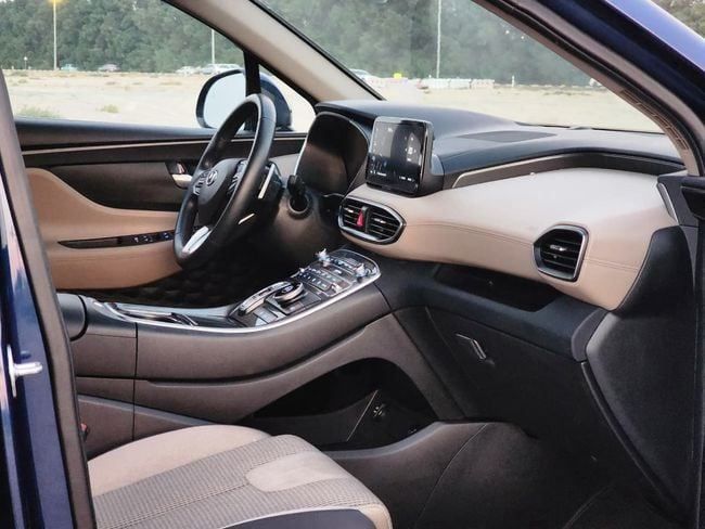 Подержанный Hyundai Santa Fe IV Рестайлинг, 2.5 л, 2023 в Шардже от Nassem Al Sham Used Cars Синий цвет. Американская | AUTO.AE