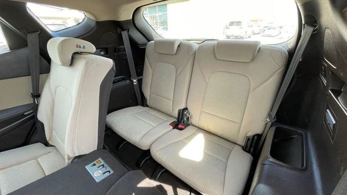 Подержанный Hyundai Santa Fe III, 2.4 л, 2014 в Шардже от Halla Cars Белый цвет. GCC | AUTO.AE