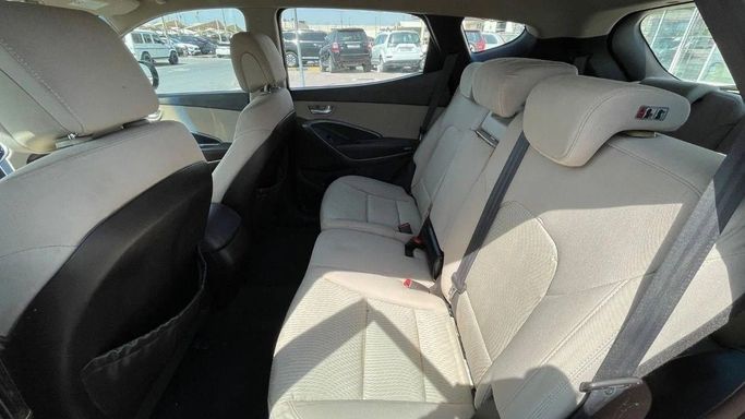 Подержанный Hyundai Santa Fe III, 2.4 л, 2014 в Шардже от Halla Cars Белый цвет. GCC | AUTO.AE