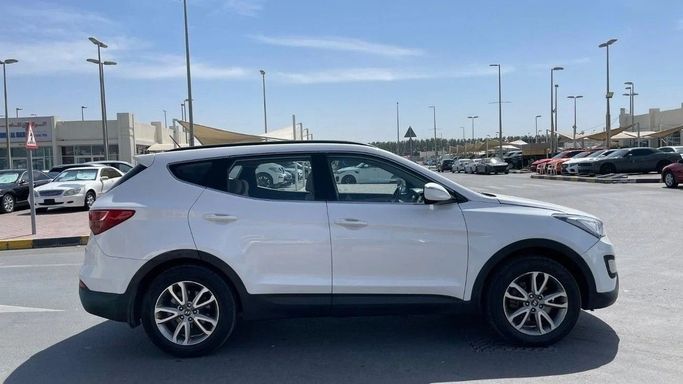 Подержанный Hyundai Santa Fe III, 2.4 л, 2014 в Шардже от Halla Cars Белый цвет. GCC | AUTO.AE