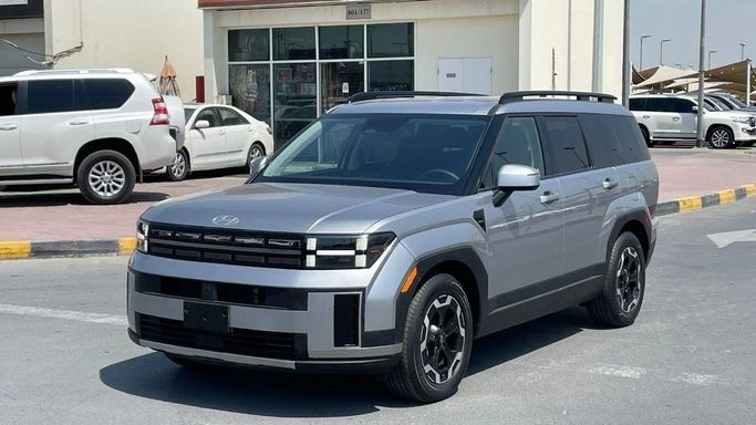 Подержанный Hyundai Santa Fe V (MX5), 2.5 л, 2024 в Шардже от Halla Cars Серебристый цвет. Американская | AUTO.AE