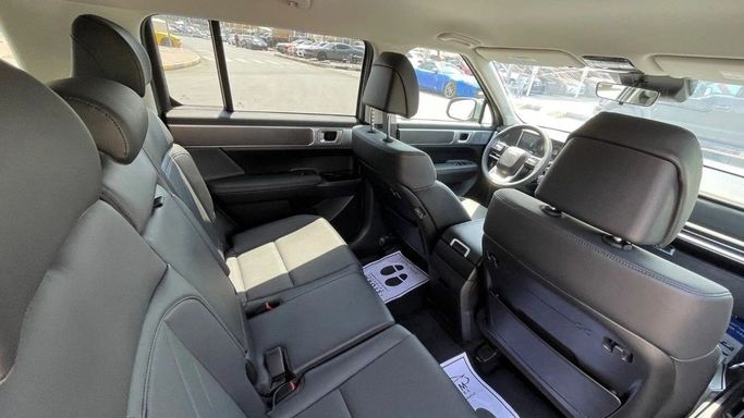 Подержанный Hyundai Santa Fe V (MX5), 2.5 л, 2024 в Шардже от Halla Cars Серебристый цвет. Американская | AUTO.AE