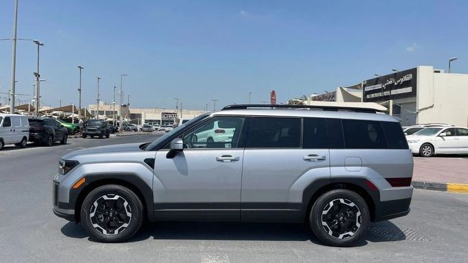 Подержанный Hyundai Santa Fe V (MX5), 2.5 л, 2024 в Шардже от Halla Cars Серебристый цвет. Американская | AUTO.AE