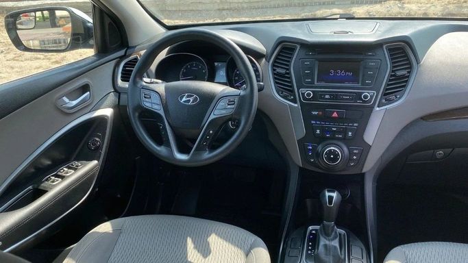 Подержанный Hyundai Santa Fe III Рестайлинг, 2.4 л, 2018 в Шардже от Halla Cars Белый цвет. Американская | AUTO.AE