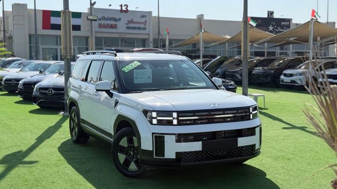 Подержанный Hyundai Santa Fe V (MX5), 1.6 л, 2024 в Шардже от Badar Used Cars Белый цвет.  | AUTO.AE