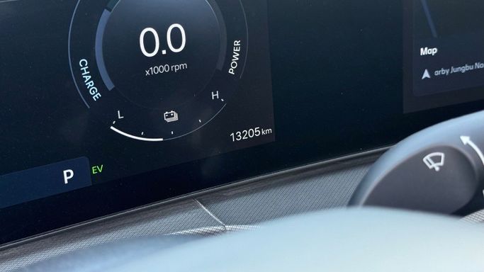 Подержанный Hyundai Santa Fe V (MX5), 1.6 л, 2024 в Шардже от Badar Used Cars Белый цвет.  | AUTO.AE