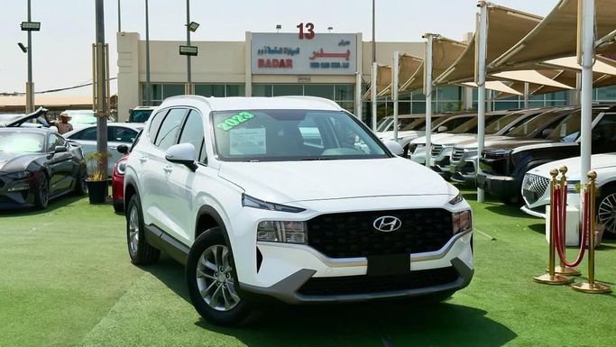 Подержанный Hyundai Santa Fe IV Рестайлинг, 2.5 л, 2023 в Шардже от Badar Used Cars Белый цвет.  | AUTO.AE