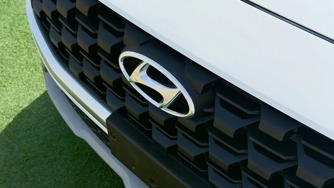 Подержанный Hyundai Santa Fe IV Рестайлинг, 2.5 л, 2023 в Шардже от Badar Used Cars Белый цвет.  | AUTO.AE