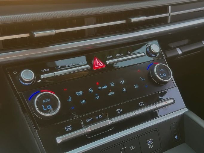 Used Hyundai Santa Fe V (MX5), 1.6 l, 2024 in Sharjah by Badar Used Cars, White color.  | AUTO.AE