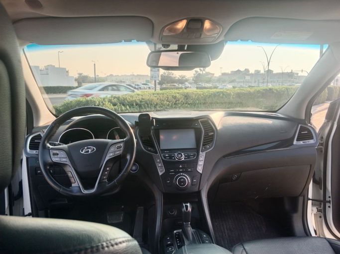 Used Hyundai Santa Fe III, 2.0 l, 2014 in Sharjah, White color. Chinese Specs | AUTO.AE