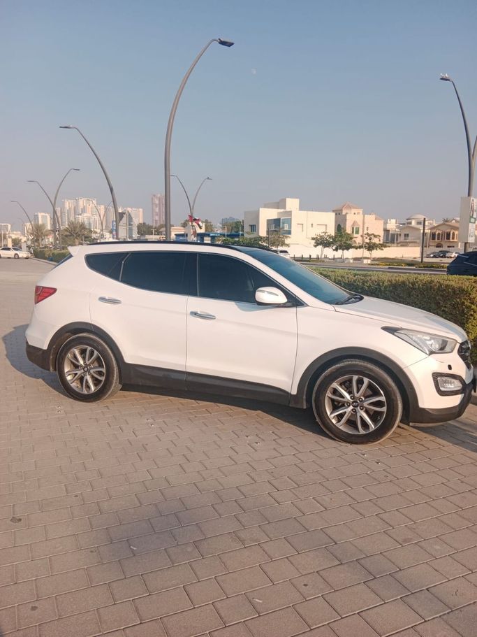 Used Hyundai Santa Fe III, 2.0 l, 2014 in Sharjah, White color. Chinese Specs | AUTO.AE