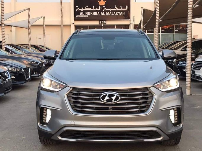 Used Hyundai Santa Fe IV, 2.4 l, 2019 in Sharjah by Al Nukhba Al Malakyah Used Cars, Silver color. American Specs | AUTO.AE