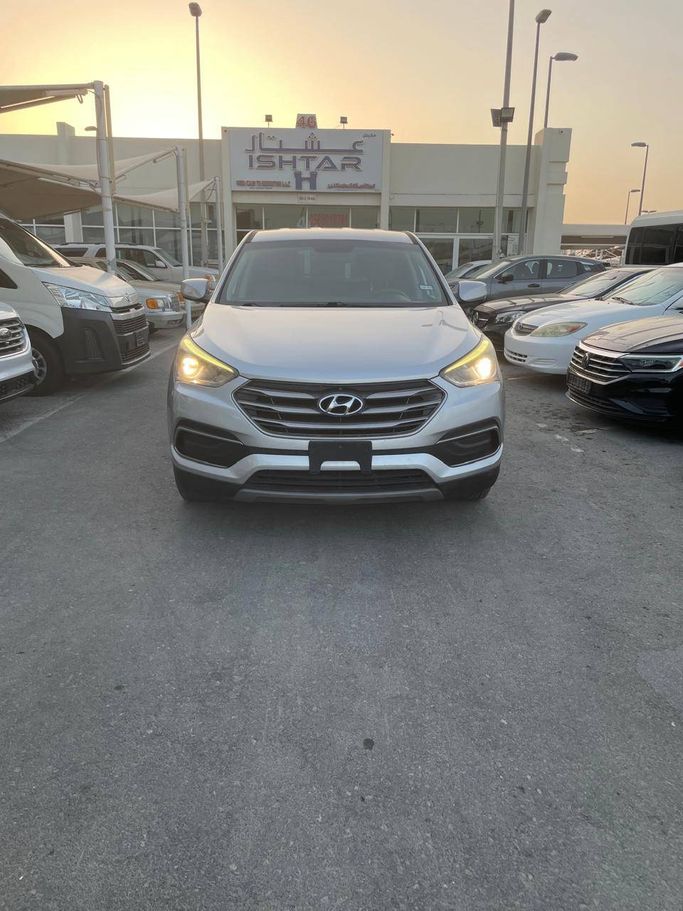 مستعملة Hyundai Santa Fe ثالثاً فيس ليفت, 2.4 l, 2018 في في الشارقة من Ishtar Used Cars، اللون فضي. المواصفات الأمريكية | AUTO.AE | إعلان #271814