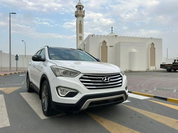 Подержанный Hyundai Santa Fe III, 3.3 л, 2015 в Шардже от Laqtah Used Cars Белый цвет. GCC | AUTO.AE | Объявление #272778
