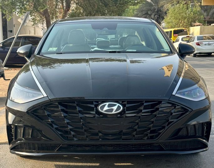 Подержанный Hyundai Sonata VIII (DN8), 2.5 л, 2022 в Шардже от Najmat Almajarah Motors Черный цвет. Американская | AUTO.AE