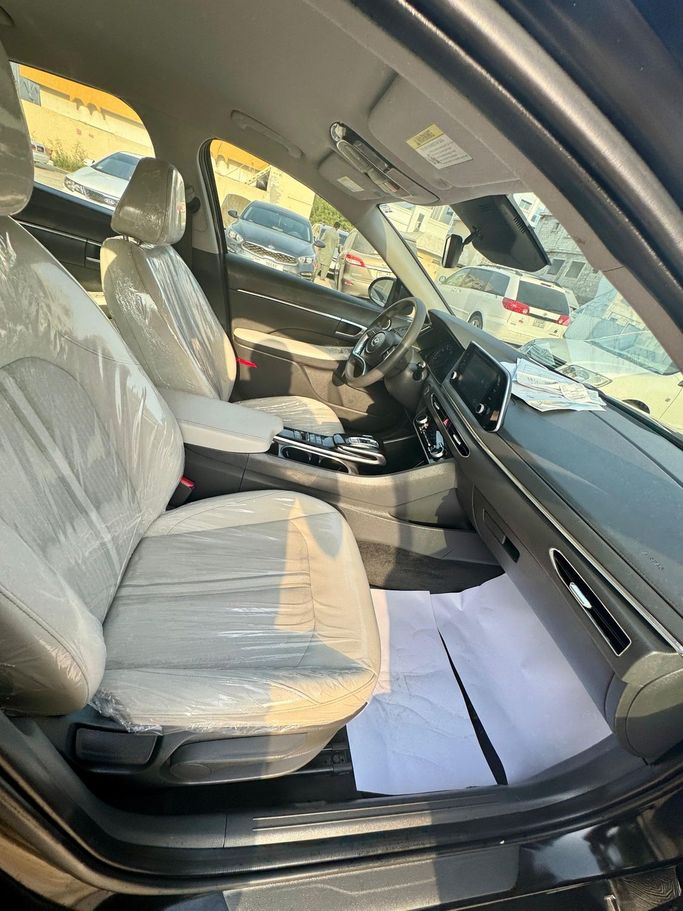 Подержанный Hyundai Sonata VIII (DN8), 2.5 л, 2022 в Шардже от Najmat Almajarah Motors Черный цвет. Американская | AUTO.AE