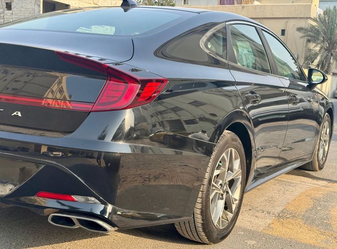 Подержанный Hyundai Sonata VIII (DN8), 2.5 л, 2022 в Шардже от Najmat Almajarah Motors Черный цвет. Американская | AUTO.AE