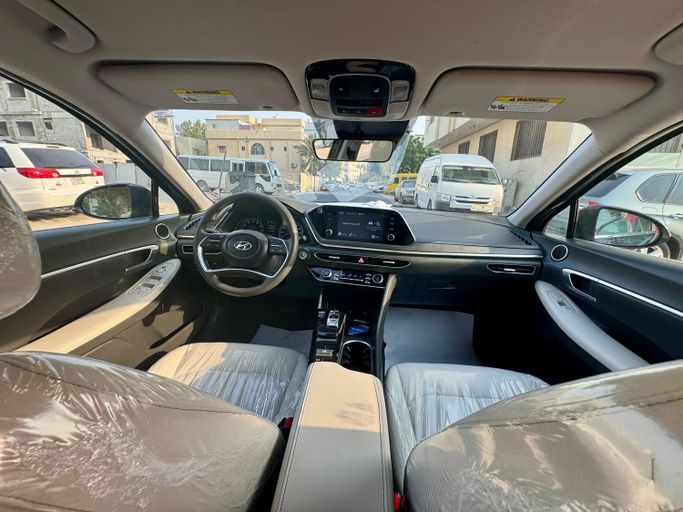 Подержанный Hyundai Sonata VIII (DN8), 2.5 л, 2022 в Шардже от Najmat Almajarah Motors Черный цвет. Американская | AUTO.AE