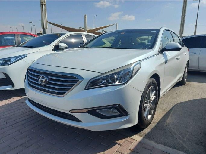 Подержанный Hyundai Sonata VII (LF) Рестайлинг, 2.0 л, 2017 в Шардже от Alhamoor Used Cars Белый цвет. GCC | AUTO.AE