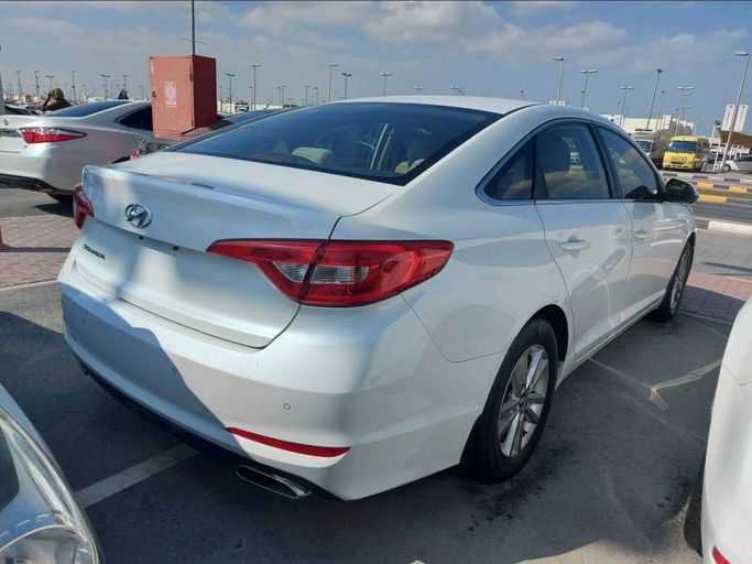 Подержанный Hyundai Sonata VII (LF) Рестайлинг, 2.0 л, 2017 в Шардже от Alhamoor Used Cars Белый цвет. GCC | AUTO.AE