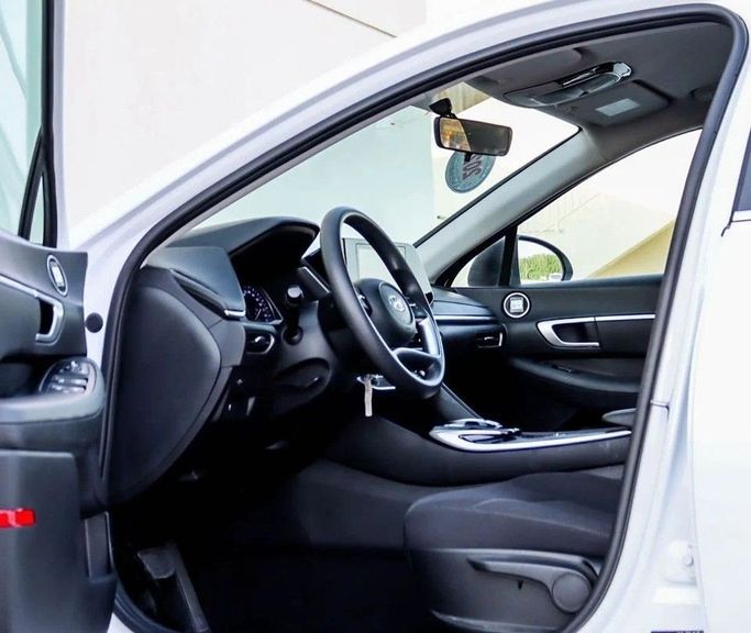 Подержанный Hyundai Sonata VIII (DN8), 2.5 л, 2023 в Шардже от Al Sayed Khamis Used Cars Белый цвет. GCC | AUTO.AE