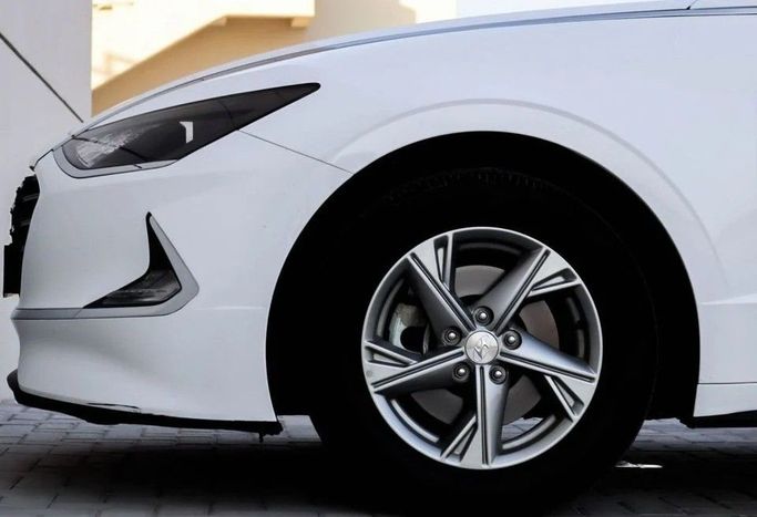 Подержанный Hyundai Sonata VIII (DN8), 2.5 л, 2023 в Шардже от Al Sayed Khamis Used Cars Белый цвет. GCC | AUTO.AE