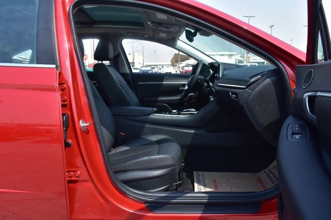 Подержанный Hyundai Sonata VIII (DN8), 2.0 л, 2023 в Шардже от Alfaris Used Cars Красный цвет. Other | AUTO.AE