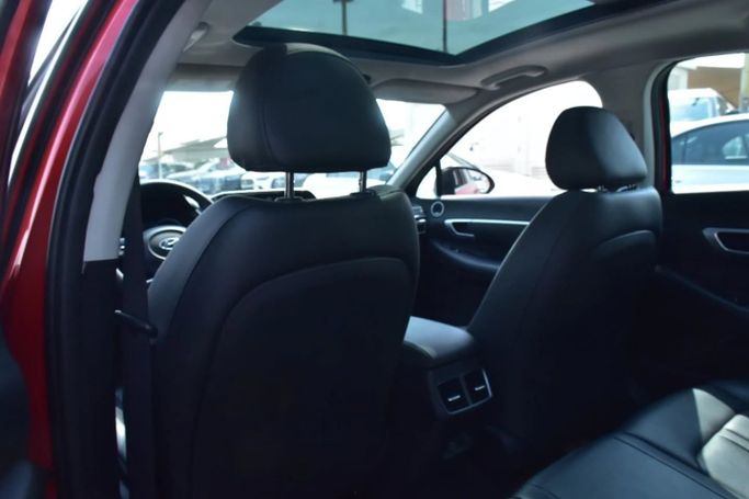 Подержанный Hyundai Sonata VIII (DN8), 2.0 л, 2023 в Шардже от Alfaris Used Cars Красный цвет. Other | AUTO.AE