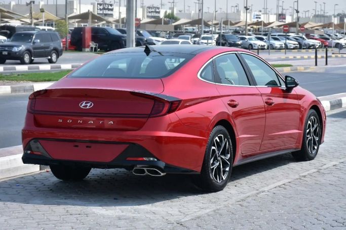 Подержанный Hyundai Sonata VIII (DN8), 2.0 л, 2023 в Шардже от Alfaris Used Cars Красный цвет. Other | AUTO.AE