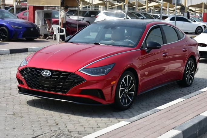 Подержанный Hyundai Sonata VIII (DN8), 1.6 л, 2023 в Шардже от Alfaris Used Cars Красный цвет. Other | AUTO.AE