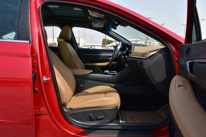 Подержанный Hyundai Sonata VIII (DN8), 1.6 л, 2023 в Шардже от Alfaris Used Cars Красный цвет. Other | AUTO.AE