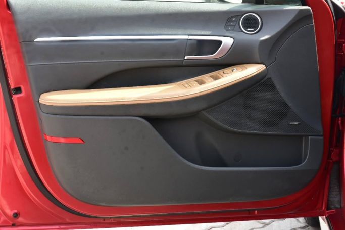 Подержанный Hyundai Sonata VIII (DN8), 1.6 л, 2023 в Шардже от Alfaris Used Cars Красный цвет. Other | AUTO.AE