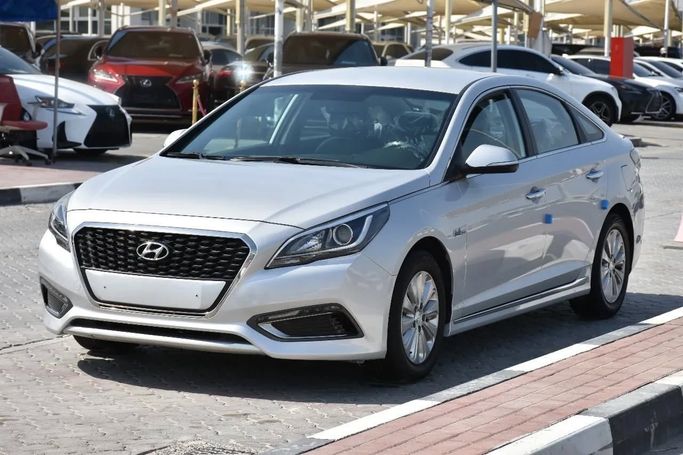Подержанный Hyundai Sonata VII (LF) Рестайлинг, 2.0 л, 2018 в Шардже от Alfaris Used Cars Серебристый цвет. Other | AUTO.AE