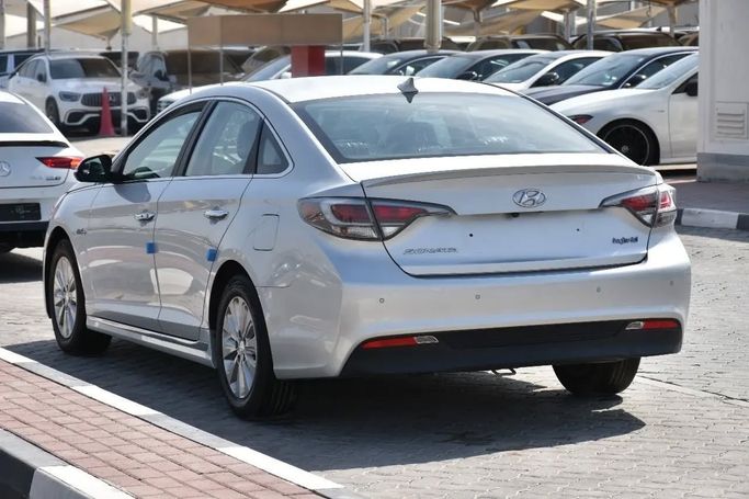 Подержанный Hyundai Sonata VII (LF) Рестайлинг, 2.0 л, 2018 в Шардже от Alfaris Used Cars Серебристый цвет. Other | AUTO.AE