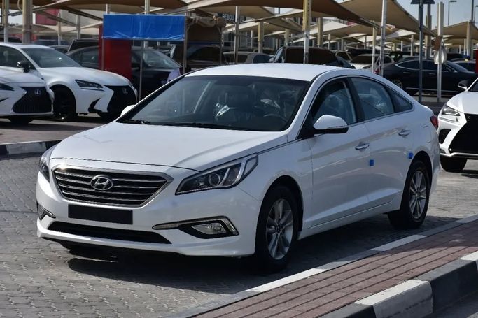 Подержанный Hyundai Sonata VII (LF) Рестайлинг, 2.0 л, 2018 в Шардже от Alfaris Used Cars Белый цвет. Other | AUTO.AE