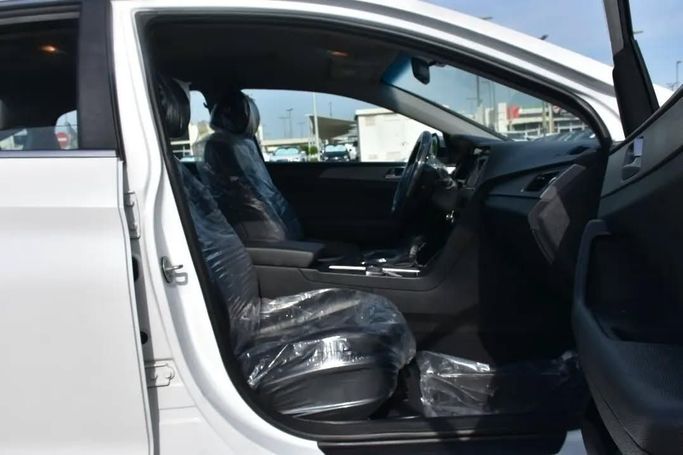 Подержанный Hyundai Sonata VII (LF) Рестайлинг, 2.0 л, 2018 в Шардже от Alfaris Used Cars Белый цвет. Other | AUTO.AE