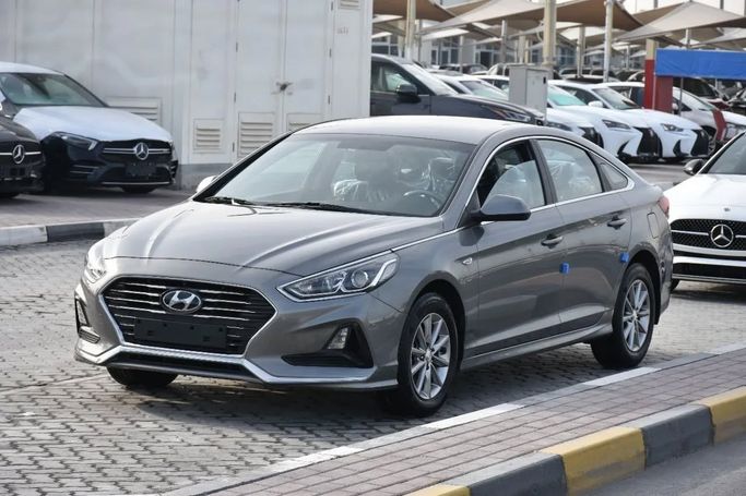 Подержанный Hyundai Sonata VII (LF) Рестайлинг, 2.0 л, 2019 в Шардже от Alfaris Used Cars Серебристый цвет. Other | AUTO.AE