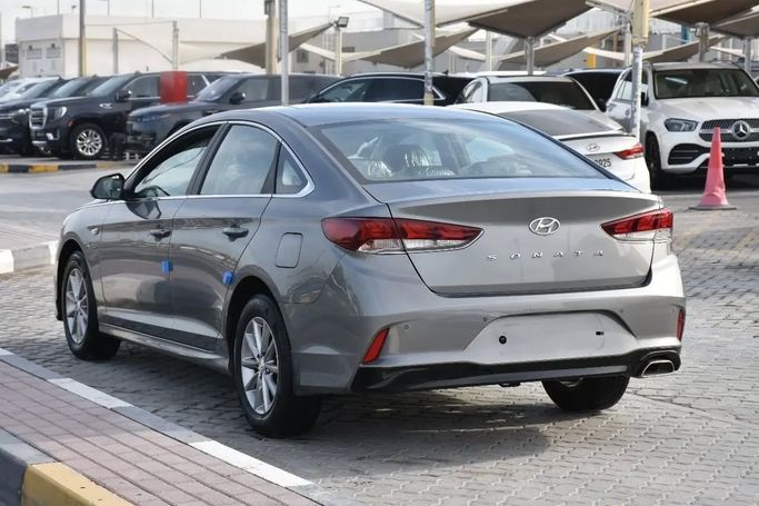 Подержанный Hyundai Sonata VII (LF) Рестайлинг, 2.0 л, 2019 в Шардже от Alfaris Used Cars Серебристый цвет. Other | AUTO.AE