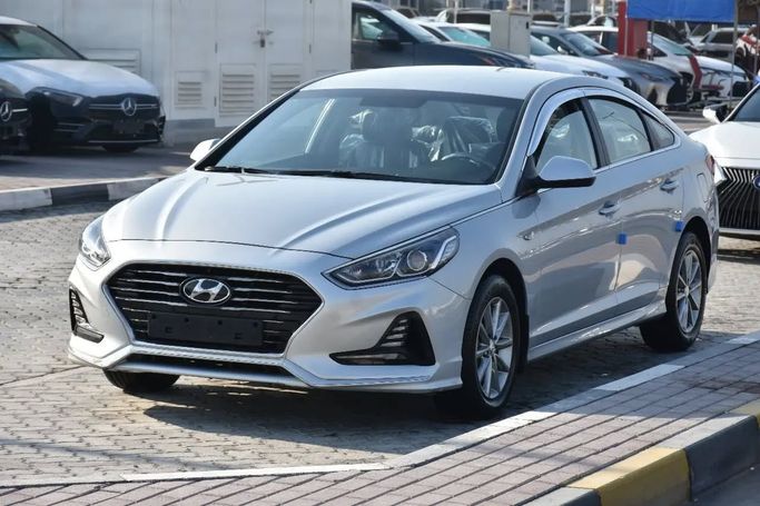 Подержанный Hyundai Sonata VII (LF) Рестайлинг, 2.0 л, 2019 в Шардже от Alfaris Used Cars Серебристый цвет. Other | AUTO.AE
