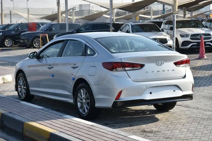 Подержанный Hyundai Sonata VII (LF) Рестайлинг, 2.0 л, 2019 в Шардже от Alfaris Used Cars Серебристый цвет. Other | AUTO.AE