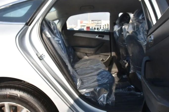 Подержанный Hyundai Sonata VII (LF) Рестайлинг, 2.0 л, 2019 в Шардже от Alfaris Used Cars Серебристый цвет. Other | AUTO.AE