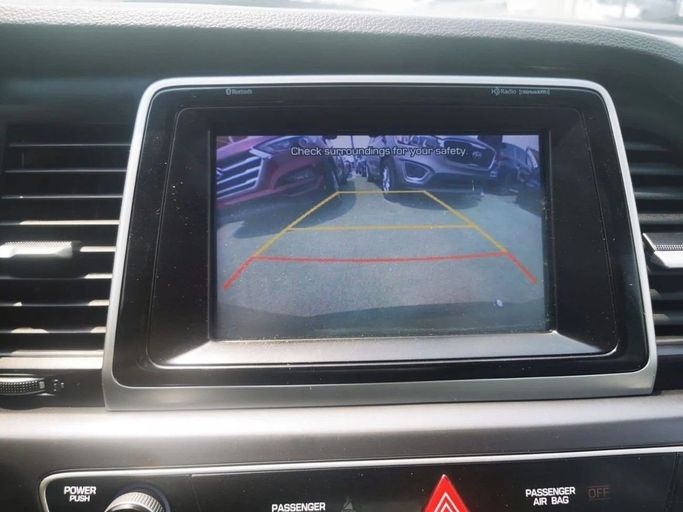 Подержанный Hyundai Sonata VII (LF) Рестайлинг, 2.4 л, 2018 в Шардже от Tabarak Used Cars Серый цвет. Американская | AUTO.AE